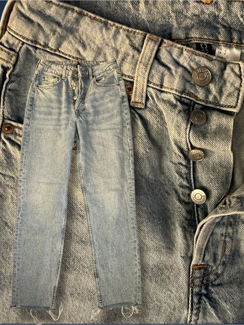 Divided H&M Light Wash Exposed Button Fly Frayed Hem Straight Leg Denim Jeans